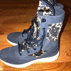 Nike x Liberty London sneaker boot size 9